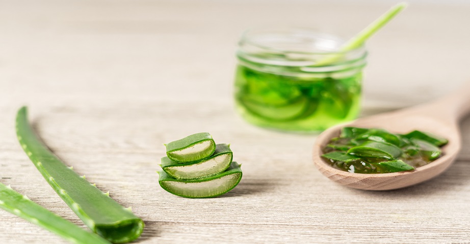 The aloe is most often used in cosmetology, because it can cleanse and moisturize the skin and show toning properties.