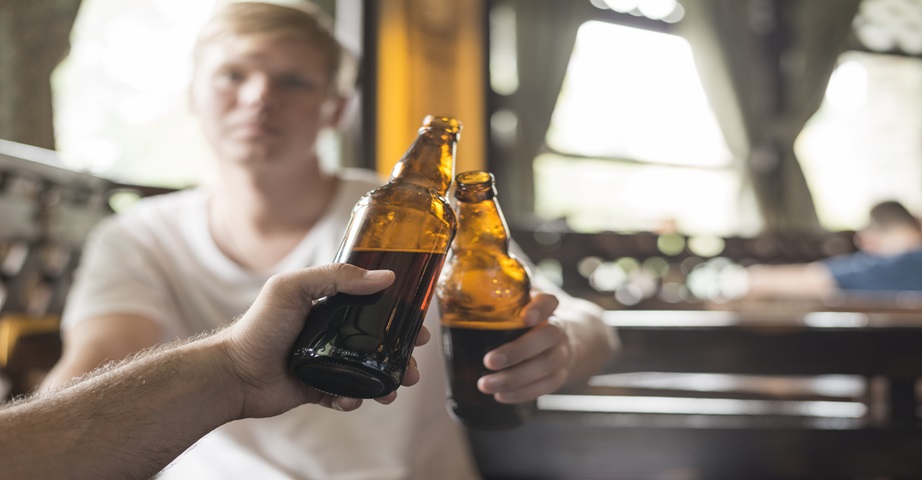 Piwo po treningu może dostarczać do ustroju energię i składniki odżywcze, a jednocześnie może odwadniać organizm i opóźniać powysiłkową regenerację mięśni.