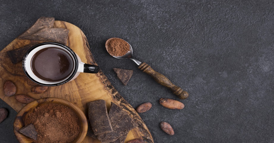 Kakao i ziarna kakaowca właściwego są wykorzystywane m.in. do produkcji czekolady oraz napoju kakaowego.