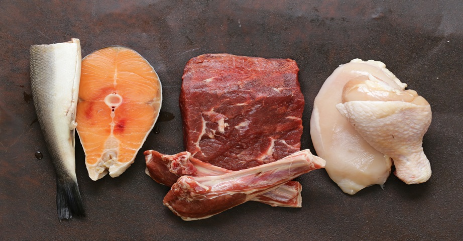 Kolagen to białko fibrylarne, które można znaleźć w produktach pochodzenia zwierzęcego - mięsie, podrobach, skórze.