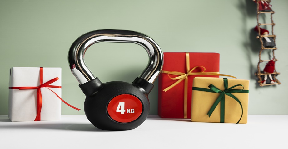 A Christmas gift for an active lifestyle enthusiast is, among others, healthy snacks or sports clothing, but also training equipment such as weights, griffins or dumbbells