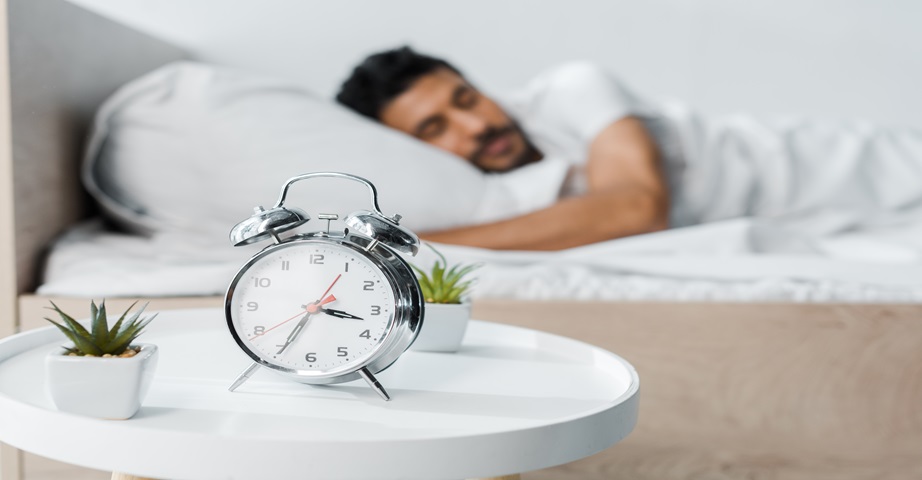 Niedobór snu może zaburzać pracę organizmu, powodować zmęczenie i zaburzenia koncentracji. Dlatego też warto znać zasady higieny snu i w miarę możliwości wprowadzić je w codzienne życie.