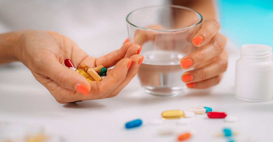 Excess vitamins can contribute to the dysfunction of the body and cause the occurrence of undesirable symptoms, such as vomiting, nausea or muscle and joint pain.