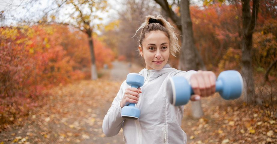 Ein Beispiel-Trainingsplan sollte auf das von Ihnen gewählte Trainingsziel zugeschnitten sein - z. B. sollte ein Plan zum Aufbau von Muskelmasse durch Krafttraining unterstützt werden.