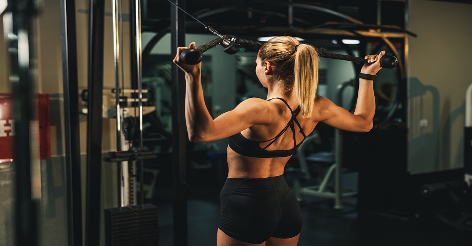 The latissimus dorsi muscle should be properly exercised and stretched, which can positively affect the stabilization of the spine, as well as reduce pain in the back.