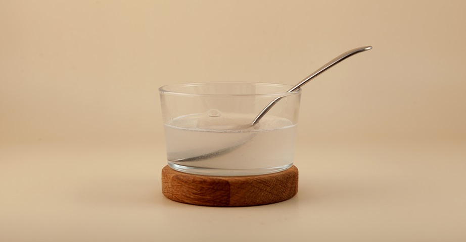 Xanthan gum belongs to hydrcoloids and in water contributes to the formation of gels and viscous suspensions. It has an emulsifying, stabilizing and thickening function, which is why it is used in the food, pharmaceutical and cosmetic industries.