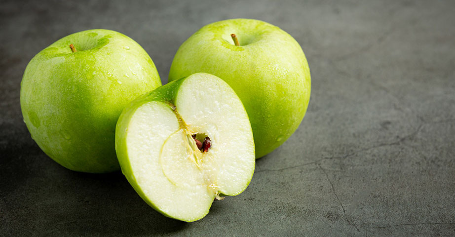 Błonnik jabłkowy może być przydatny w walce z niestrawnością i zaparciami.