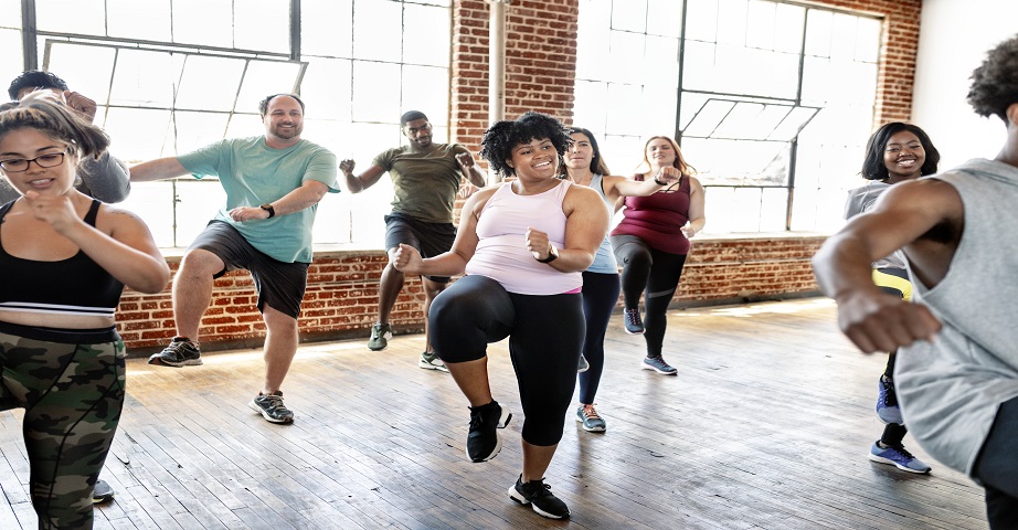 Zumba to licencjonowany program treningowy, który łączy elementy fitnessu z tańcem latynoamerykańskim. Zawiera także elementy cardio, tańca brzucha czy aerobiku.