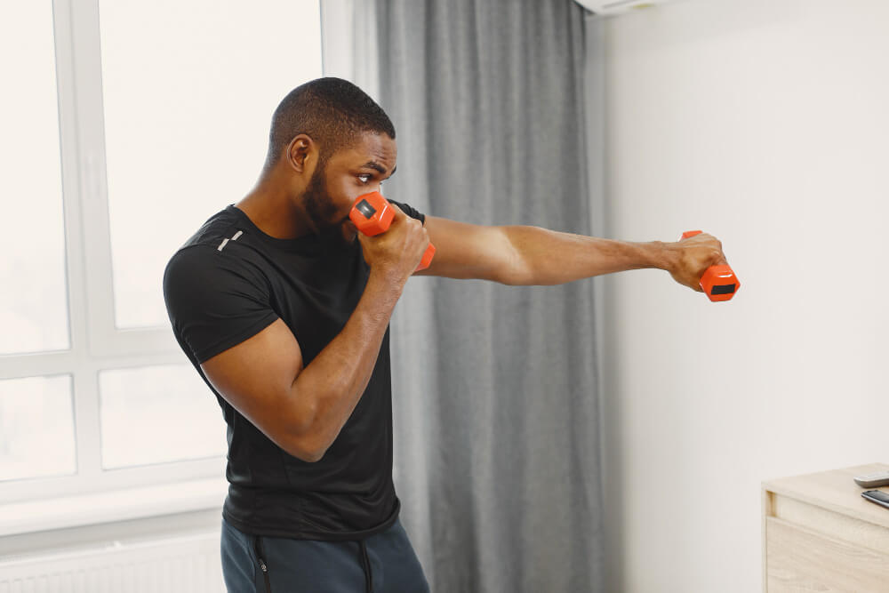 Ćwiczenie z hantlami nie tylko na biceps. Jak ćwiczyć z hantlami w domu?